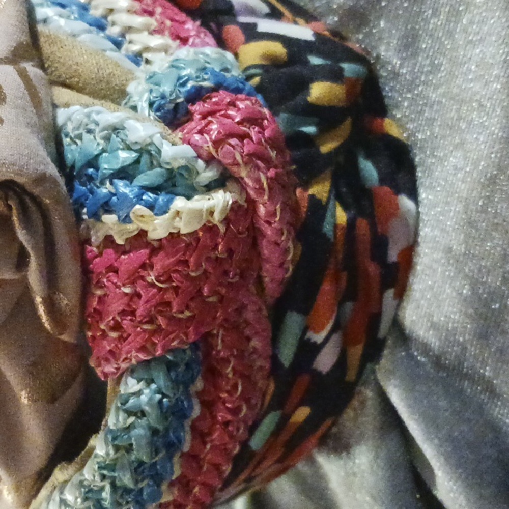 8 headbands - Picture 4 of 5
